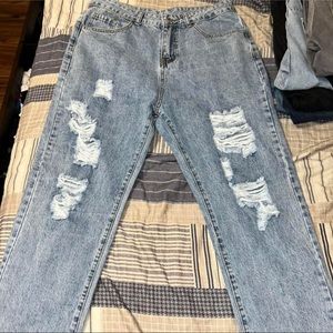 Very nice ripped blue jeans
#jeans #menjeans #straightjeans #rippedjeans